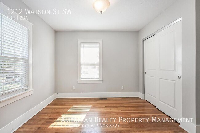 Building Photo - 1212 Watson St SW