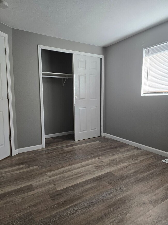 Building Photo - Updated 2 Bedroom 1.5 Bath in Westminster