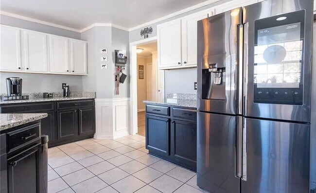 Building Photo - 2544 7 Kings Rd