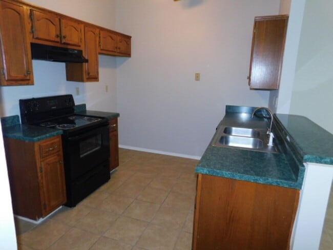 Building Photo - 1125 McGowan Dr