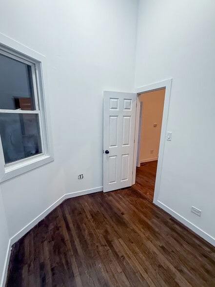 Building Photo - 8714 S Commercial Ave