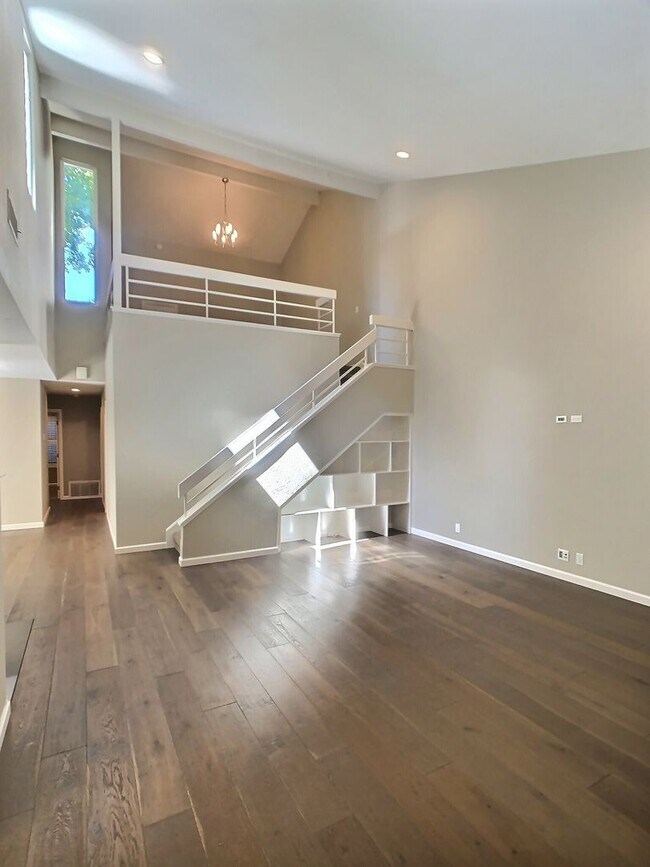 Building Photo - Dry Creek Village Townhouse!