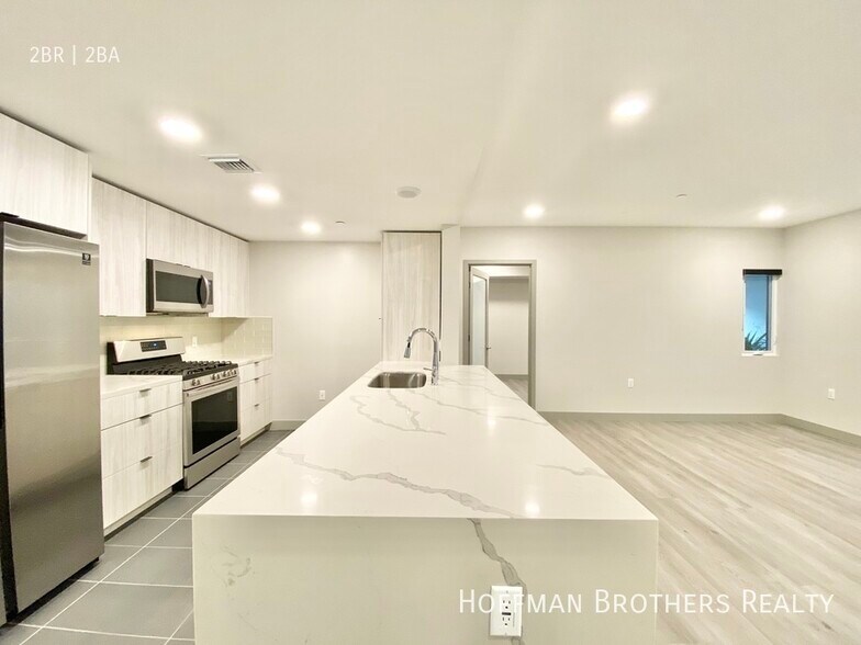 Building Photo - 1532 Brockton Ave