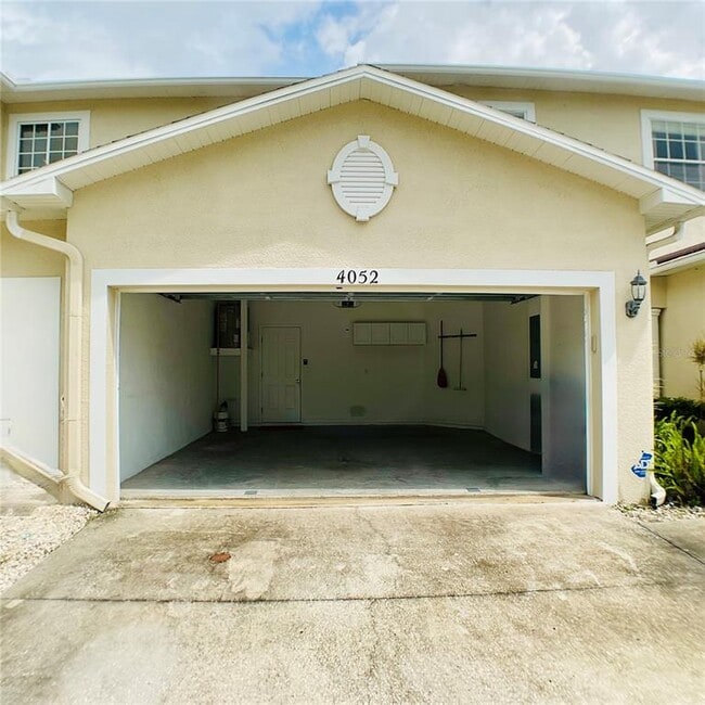 Building Photo - 4052 Alan Dr