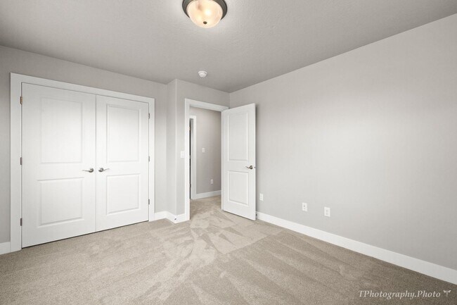 Building Photo - Stunning 4-Bedroom Home!
