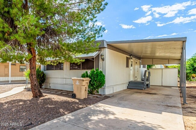 Building Photo - 2650 W Union Hills Dr
