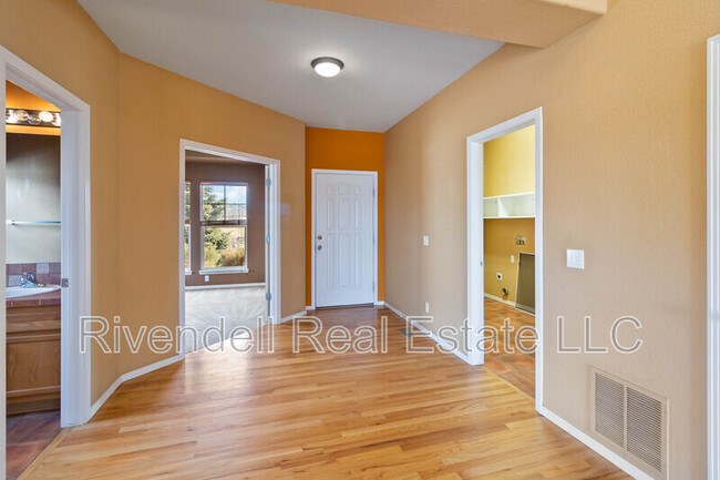 Building Photo - 4043 Sunridge Terrace Ct