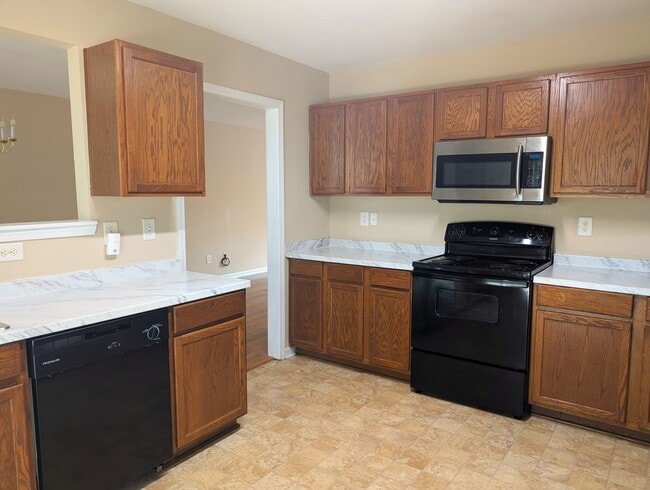 Building Photo - NODA!  Minutes Away, 4 BEDROOM!