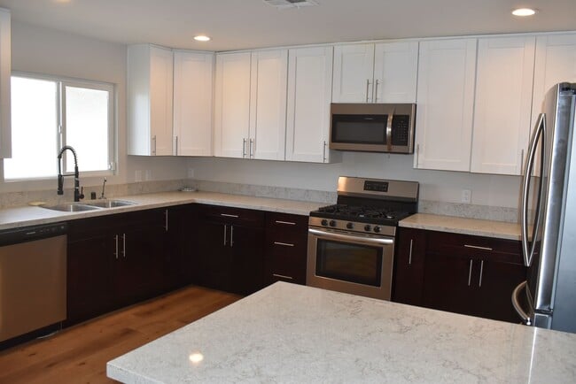 Building Photo - 3 Bedroom 1 Bath Upgraded Home with Large ...