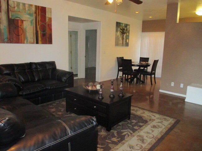 Building Photo - 2621 N Estrella Ave