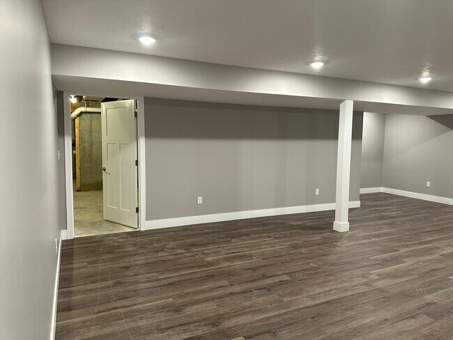 Building Photo - Castles Pines Duplex
