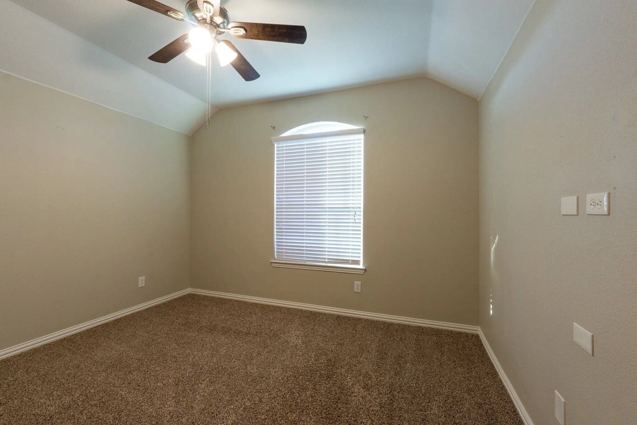 Building Photo - Room in House on Zanna Grace Way