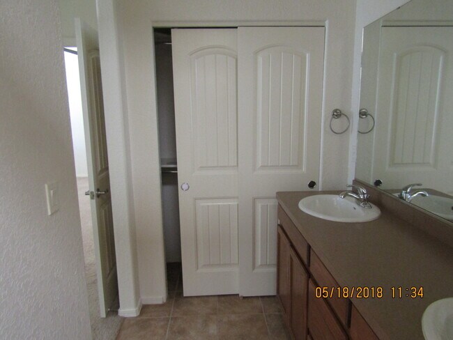 Building Photo - Beautiful 2 Bedroom/2 Bathroom Del Prado Condominium