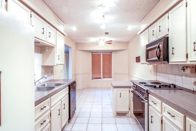 Building Photo - Loving Home in South Lubbock