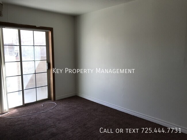 Building Photo - 4 Bed * Tri-Level House on 1+ Acre