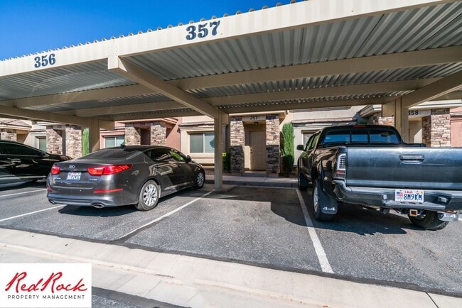 Building Photo - Conveniently located 3 Bedroom Townhome