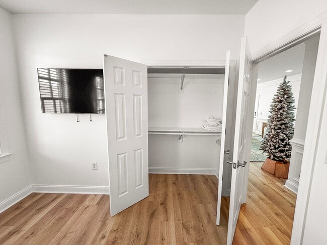 Building Photo - Fully Furnished Waterfront Elegance on Mai...