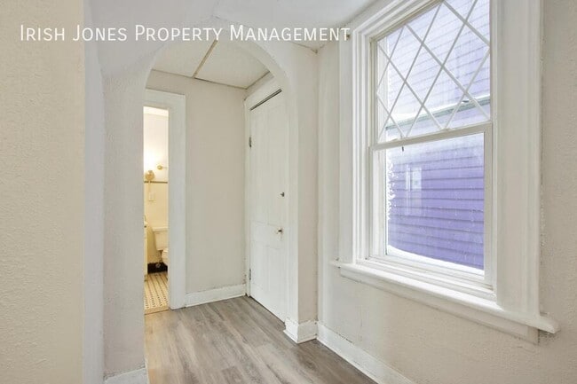 Building Photo - 476 Niagara St