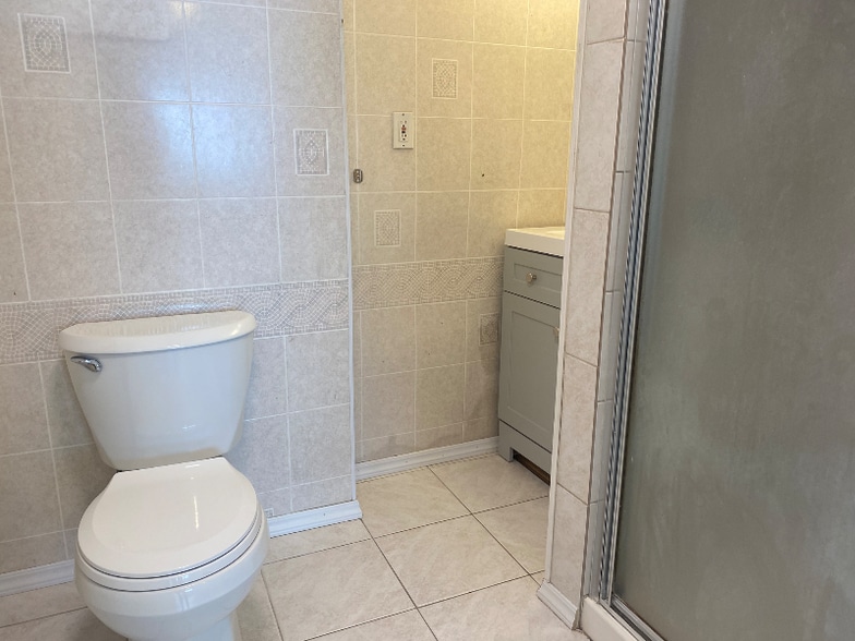 Building Photo - 46 Pearsall Pl