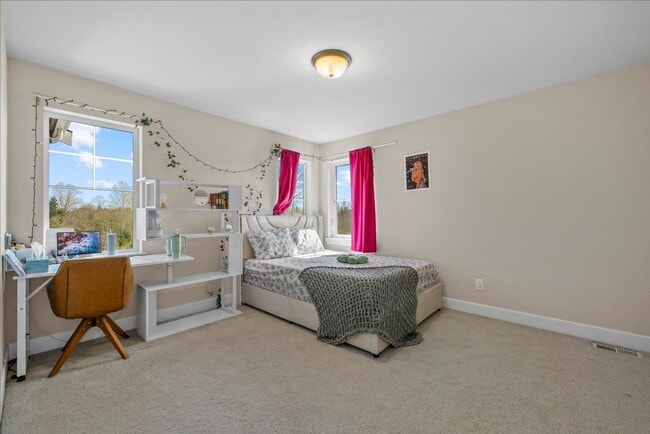 Building Photo - Luxury Living at Sagebrook