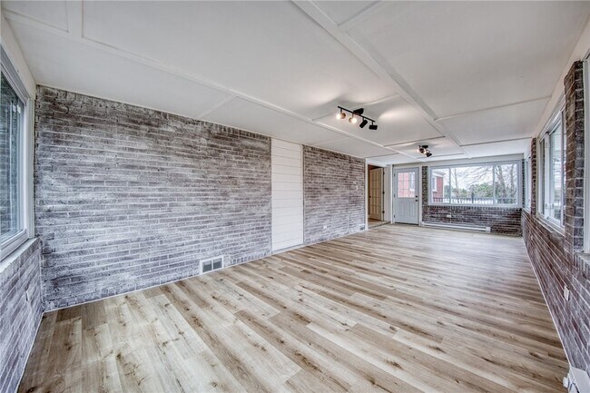 Building Photo - 2158 Reis Run Rd