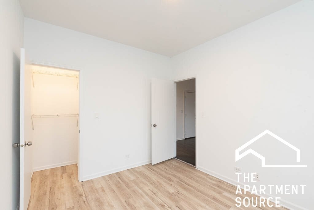 Building Photo - 5054 N Winthrop Ave