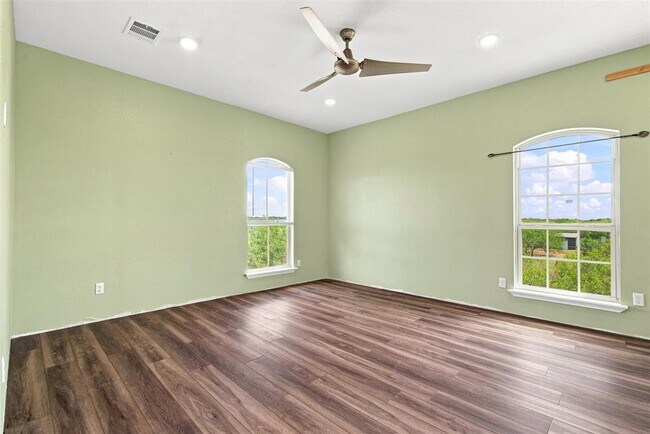 Building Photo - 600 Highland Ranch Way