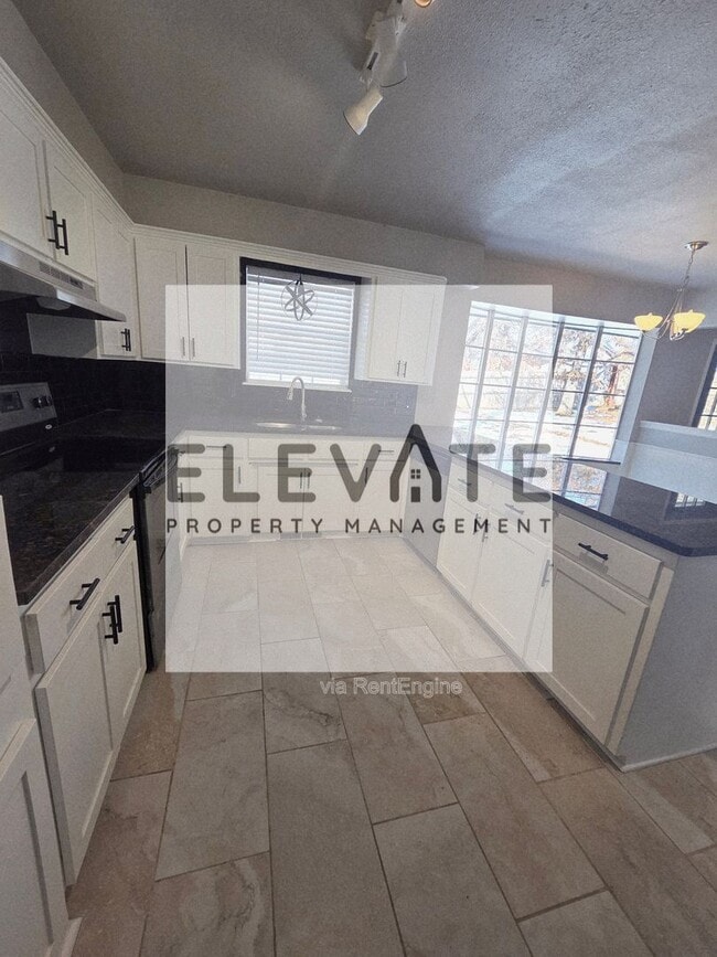 Building Photo - 1809 N Oakhill Rd