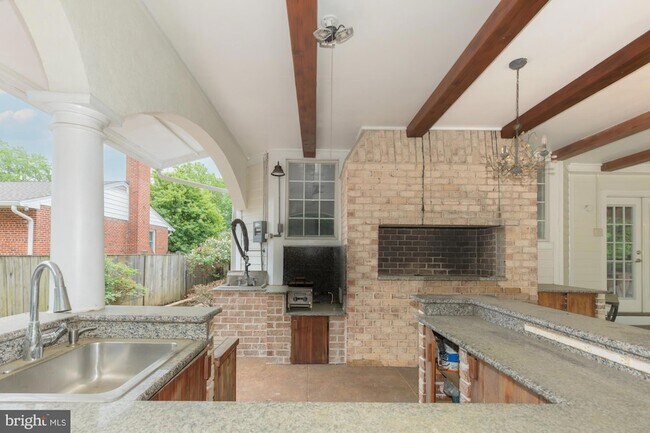 Building Photo - 9715 Singleton Dr