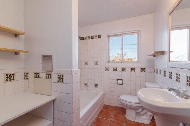 Building Photo - Santa Fe Traditional Home