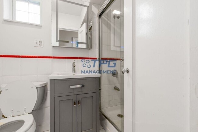 Building Photo - 121 Bentley Ave