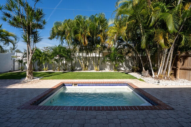 Building Photo - 665 Jeffery St