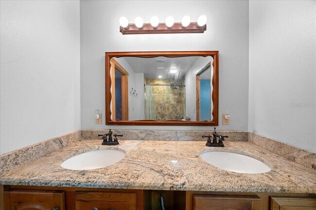 Building Photo - 3135 NE 49th St