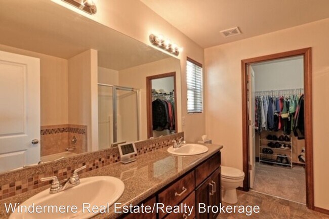Building Photo - 3 br, 2.5 bath House - 6929 61st Dr NE