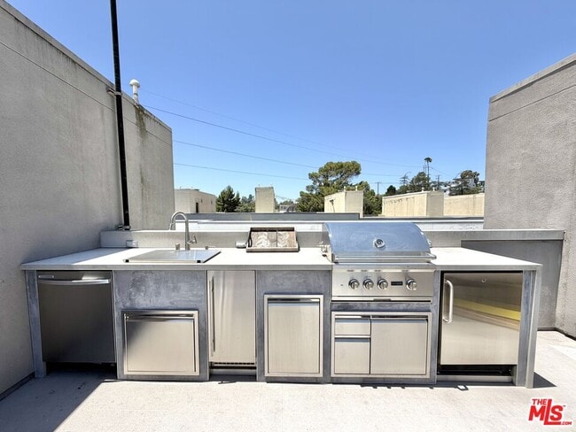 Building Photo - 2753 Waverly Dr