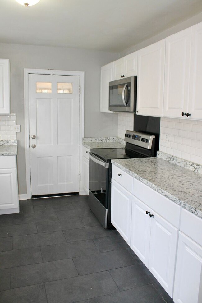 Building Photo - Luxurious Newly Renovated 3BR/2BA Haven with Private Parking - A Rare Market Gem