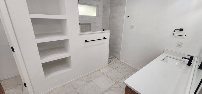 Building Photo - 5803 Thoreau Ln
