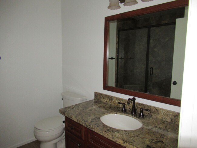 Building Photo - Nice 4 Bedroom + Den Home With Pool In Sou...