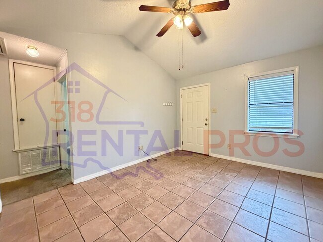 Building Photo - 925/927 Sybil Dr