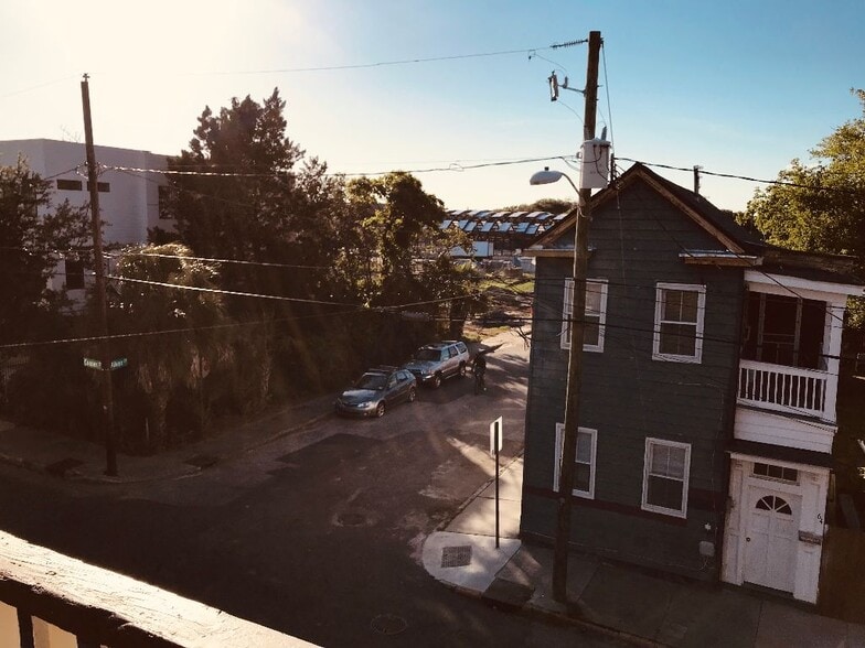 neighborhood - 61 Cooper St