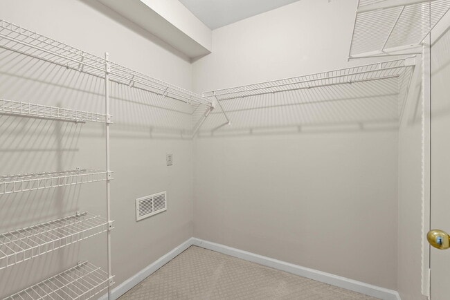 Building Photo - 236 Chippendale Cir