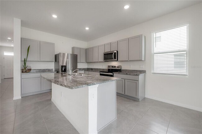 Building Photo - 16701 Maude Dr