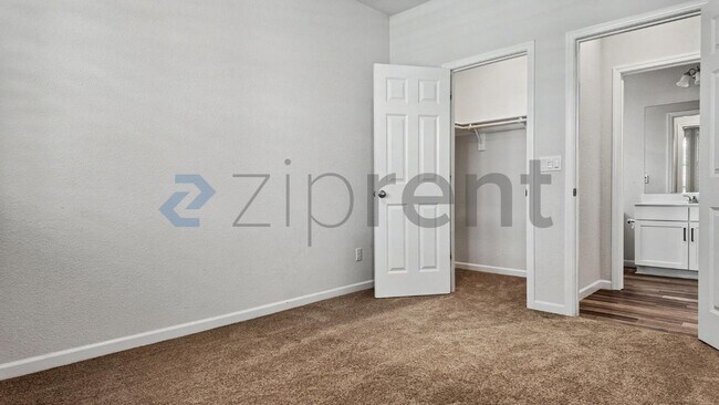 Building Photo - Unit
