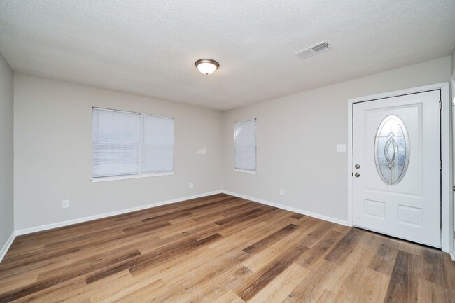 Building Photo - “You Won’t Believe the Space — Gorgeous 4BR Hueytown Home”