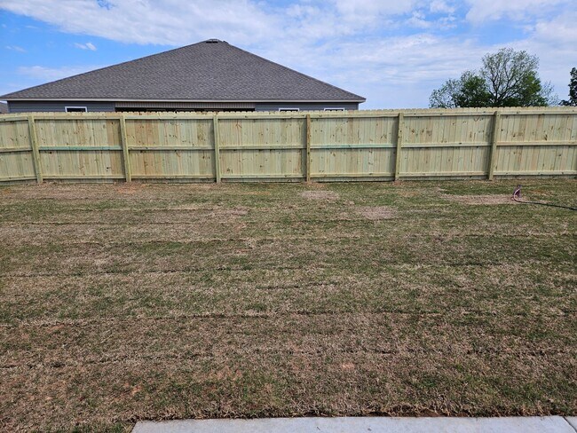 Building Photo - PRE-LEASING Newer 4 bedroom 2 bathroom home!