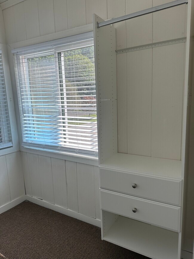 Building Photo - 852 Beach Rd