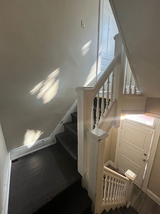 Building Photo - 235 Emming St