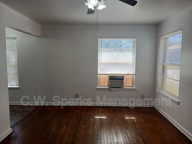 Building Photo - 3019 Avon St