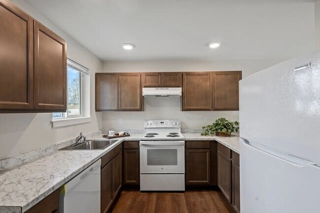 Building Photo - 677 Cook Rd