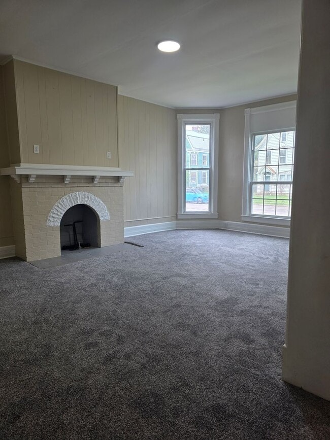 Building Photo - 711 W Water St